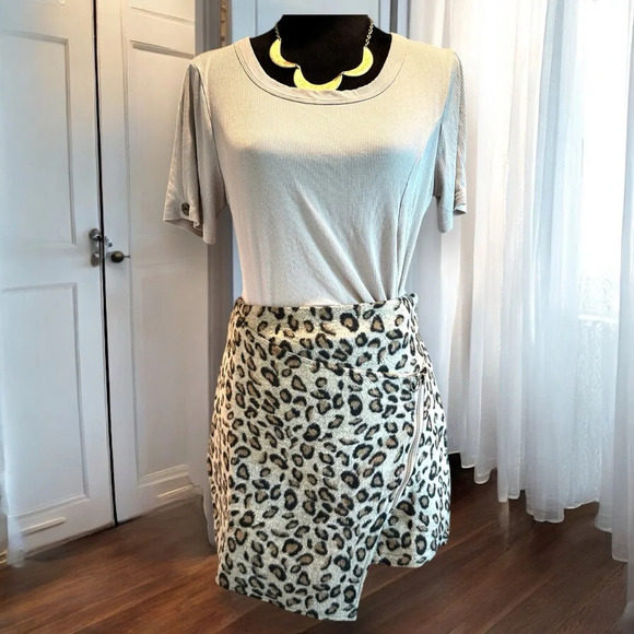 hayden Los Angeles Mini Skirt Leopard Print Asymmetrical Faux Wrap Wool Blend Md - Picture 2 of 9